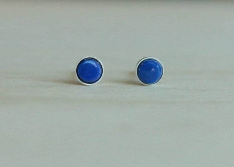 Lapislazuli Edelstein Titan Ohrstecker/6mm Cabochon Lünette Hypoallergen Lapislazuli Edelstein Titan Ohrstecker/6mm Cabochon Lünette Hypoallergen von prettysensitive