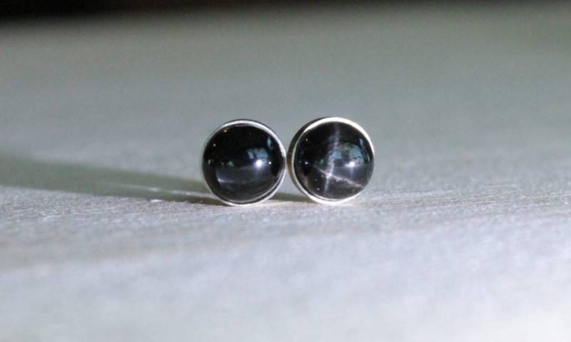 Schwarzer Stern Diopsid Edelstein Titan Ohrstecker/6mm Cabochon Lünette Allergie Frei Ohrringe Für Metall Allergien Schwarzer Stern Diopsid Edelstein Titan Ohrstecker/6mm Cabochon Lünette Allergie Frei Ohrringe Für Metall Allergien von prettysensitive