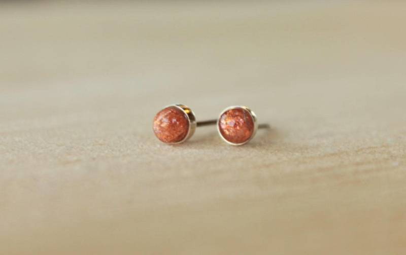 Sonnenstein Edelstein Titan Ohrstecker/4mm Cabochon Lünette Ohrringe Für Empfindliche Ohren Sonnenstein Edelstein Titan Ohrstecker/4mm Cabochon Lünette Ohrringe Für Empfindliche Ohren von prettysensitive