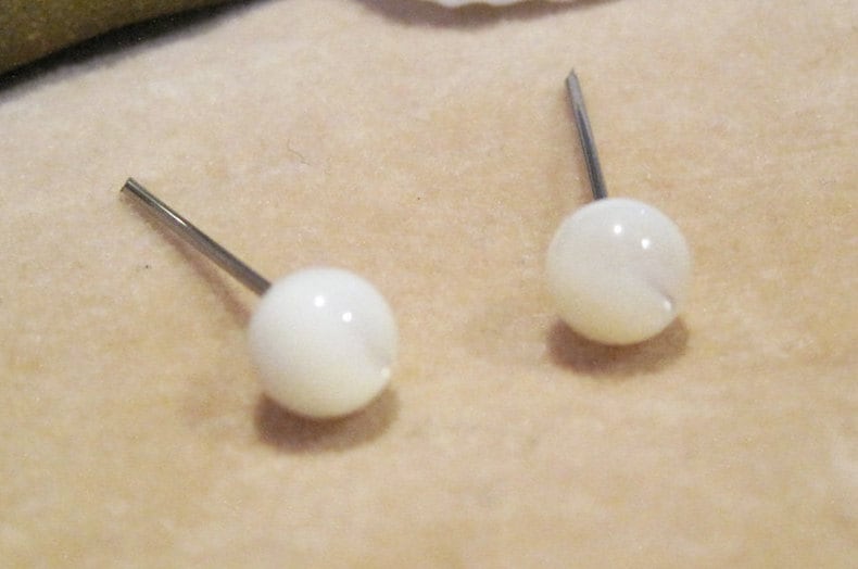 Titan Ohrstecker/Empfindliche Ohrringe Allergie Frei Für Metall Allergien - Mutter Der Perle Edelstein Perlmutt-Perle von prettysensitive