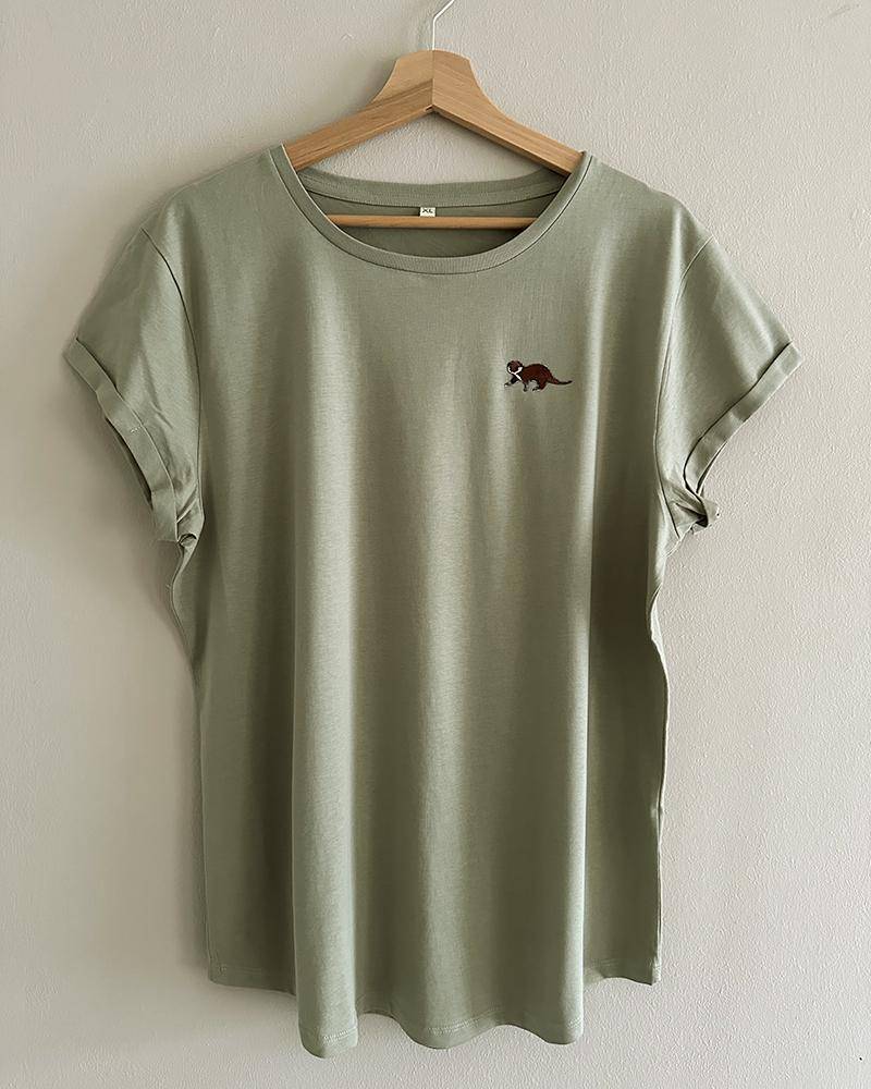 Otter Patch T-Shirt in Salbeigrün Mit Gekrempelten Ärmeln von prettysucksshop