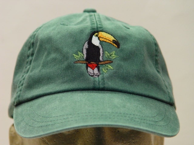 Toco Toucan Vogelhut - Gestickte Männer-Frauen-Wildlife-Baseballmütze Preis Stickerei-Bekleidung 24 Farben Erwachsene Mutter-Vater-Geschenkkappen von priceapparel