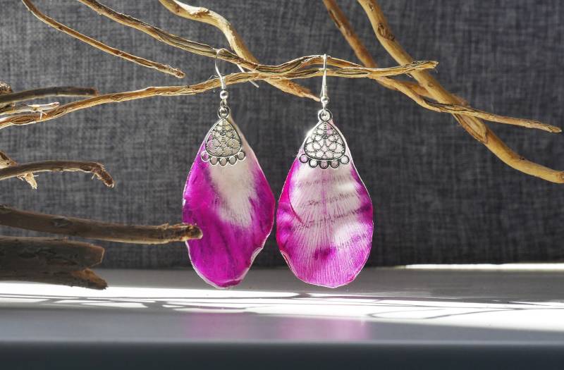 Bordeaux Tulpen Ohrringe Mit Echten Blütenblättern Der Tulpe. Vintage Ohrringe. Stil Eco. Schmuckharz. Lange Elfenohrringe. Blühender Frühling von prikrasyMary