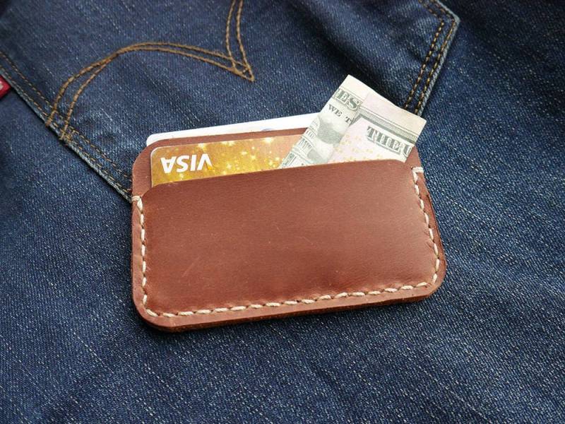 Braunes Leder-Kartenetui. Echtes Leder, Herren-Leder-Kartenetui. Jubiläumsgeschenk Für Männer. Personalisierte Leder-Geldbörse von prikrasyMary