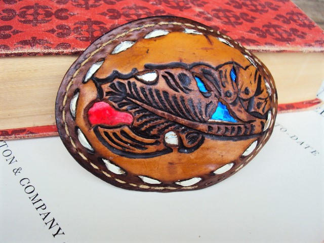 Vintage Gürtelschnalle Aus Punziertem Leder Groß Boho Blatt Design Blätter Anda's Leather Master Bull Symbol Western Wear Southwestern Foiled von primitivepincushion