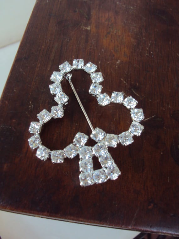 Vintage Klare Strass Brosche Mit Kleeblatt Kristallen in Einer Eckigen Fassung von primitivepincushion