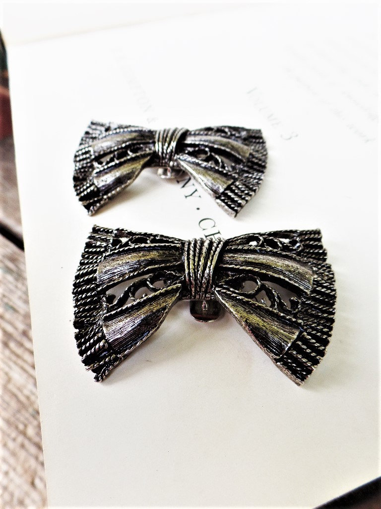 Vintage Schuhclips Sgd'or Markierte Signierte Mid Century Mod Hollywood Regency Schleife Filigrane Antik Silber Metall Modeschmuck von primitivepincushion