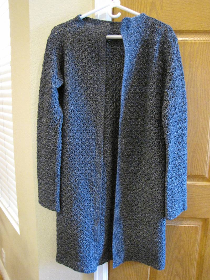 Damen Jacke & Mantel Handmade Crochet Extra Lange Navy - Hellgraue Langarm Open Front Strickjacke von primknitting