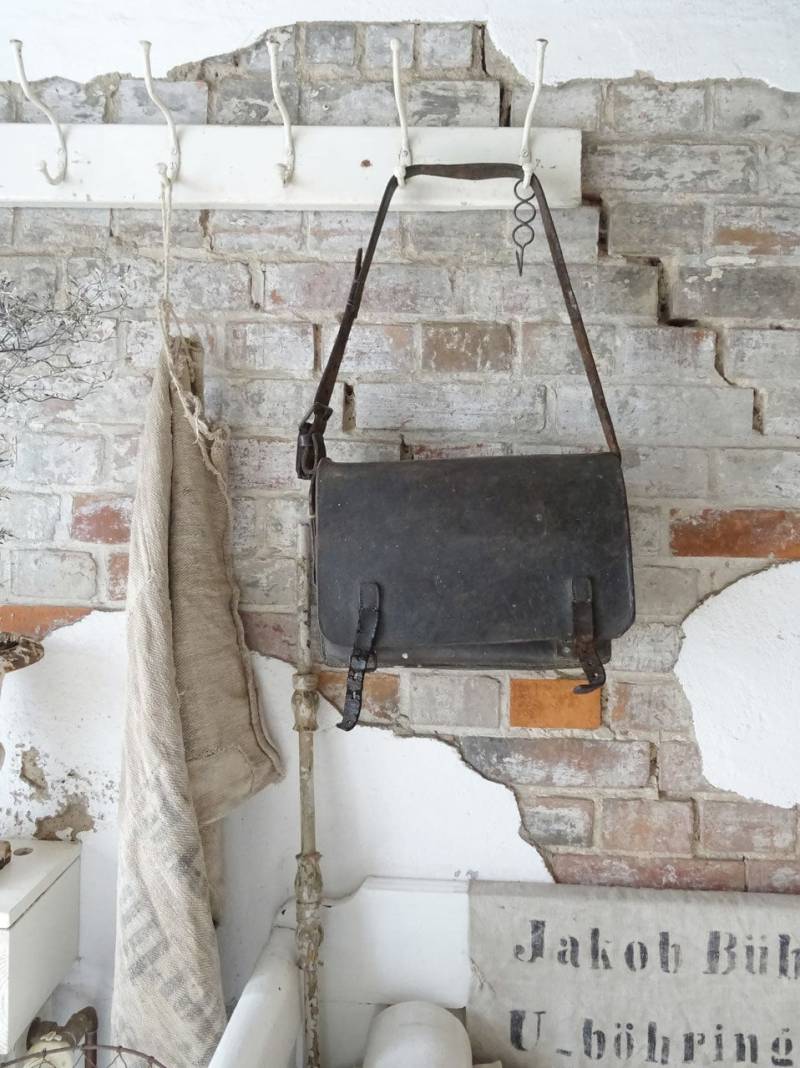 Uralte Handwerkertasche Ledertasche Aus Frankreich - Traumteil 26325 Primitive Farmhouse Decoration von princessgreeneye