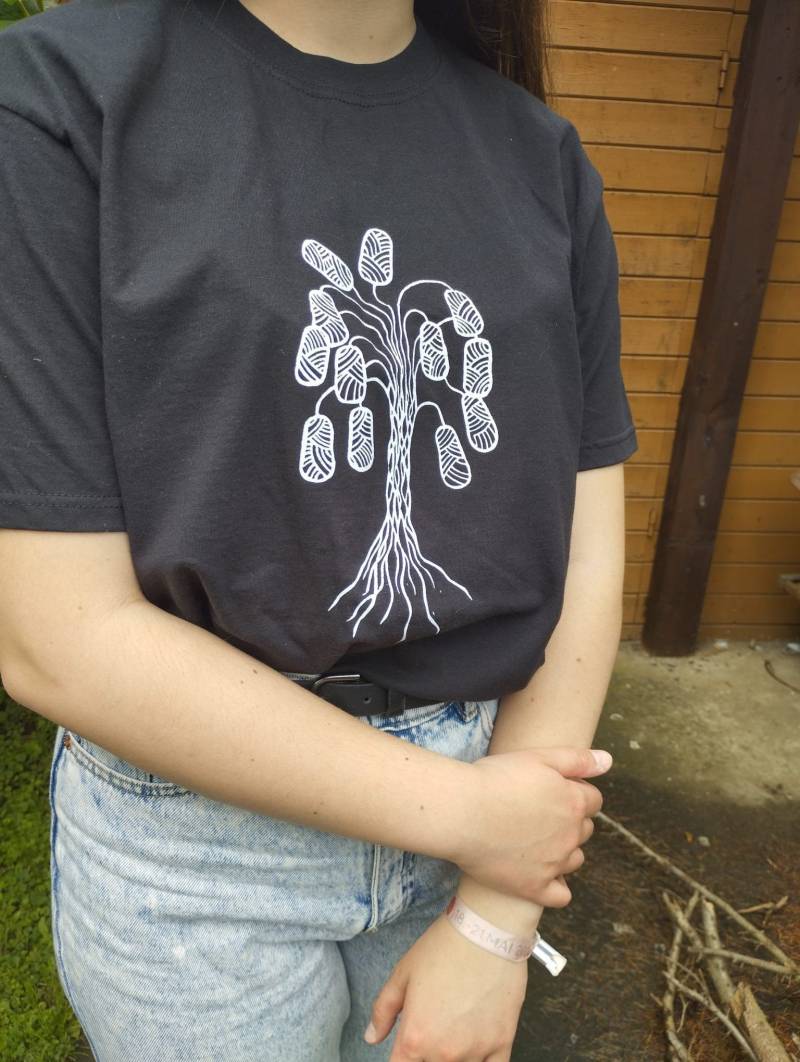 Wollbaum - Linolschnitt Siebdruck Selbst Gedrucktes Shirt von printsbylukas