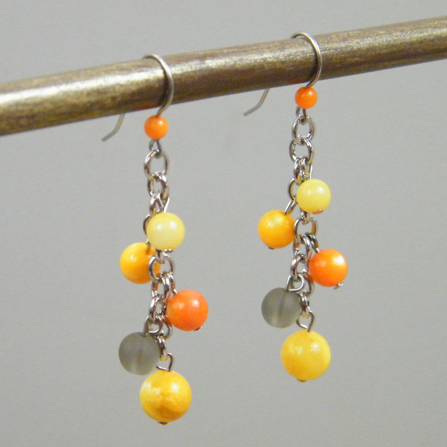 Aligning Stars - Orange Gelb Grau Perlen Ohrringe Helle Warme Goldene Gelbe Ringelblume Silber Cluster von productsof47