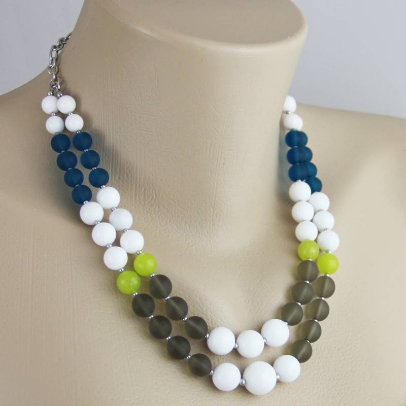 Moderne Farbe Block Statement Halskette - Meer Glas Jade Stein Perlen Matt Grau Hell Chartreuse Grün Weiß Petrol von productsof47