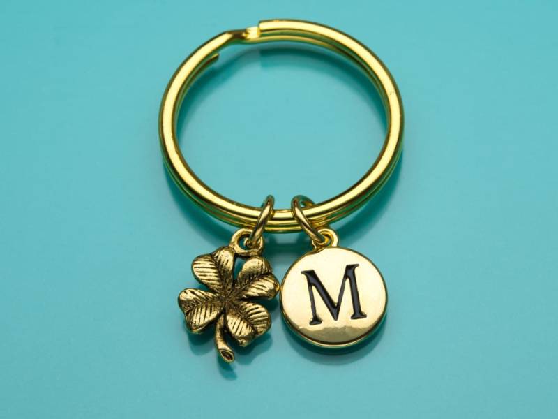 Four Leaf Clover Schlüsselanhänger, Gold Gut Glück Schlüsselring, Anfängliche Keychain, Personalisierte Schlüsselanhänger Charme 709 von promisemeeverything2