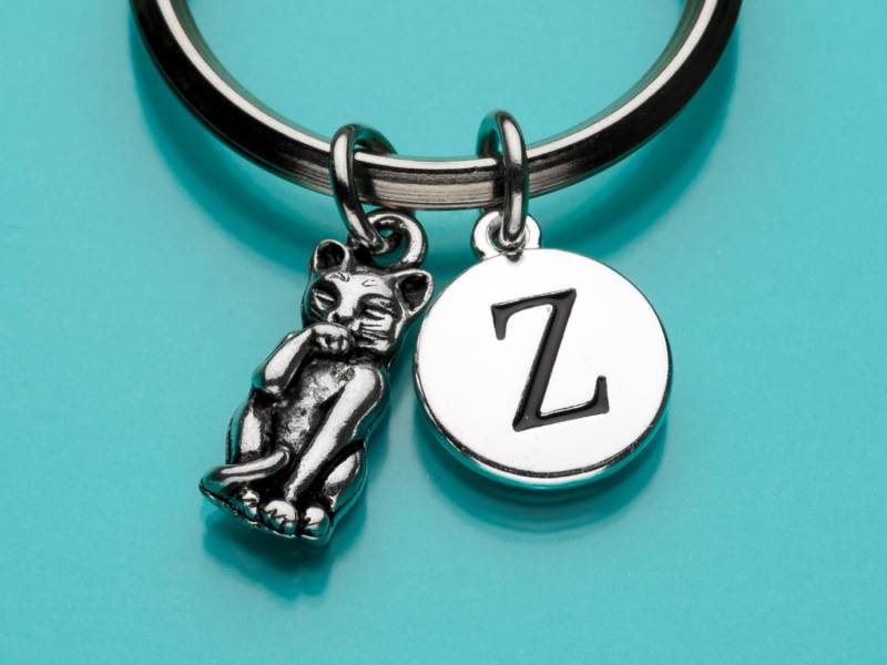 Katze Leckt Pfote Schlüsselanhänger, Schlüsselring Pfote, Kitty Cat Charme, Reinigung Gesicht, Anfängliche Keychain, Personalisierte Custom, 63 Katze Leckt Pfote Schlüsselanhänger, Schlüsselring Pfote, Kitty Cat Charme, Reinigung Gesicht, Anfängliche Keychain, Personalisierte Custom, 63 von promisemeeverything2