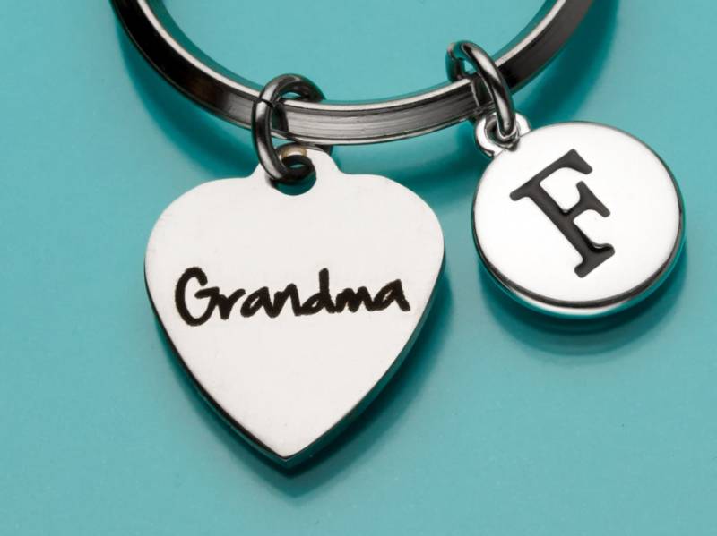 Oma Keychain, Herz Schlüsselanhänger, Initial Personalisierte Benutzerdefinierte Charme 798 von promisemeeverything2