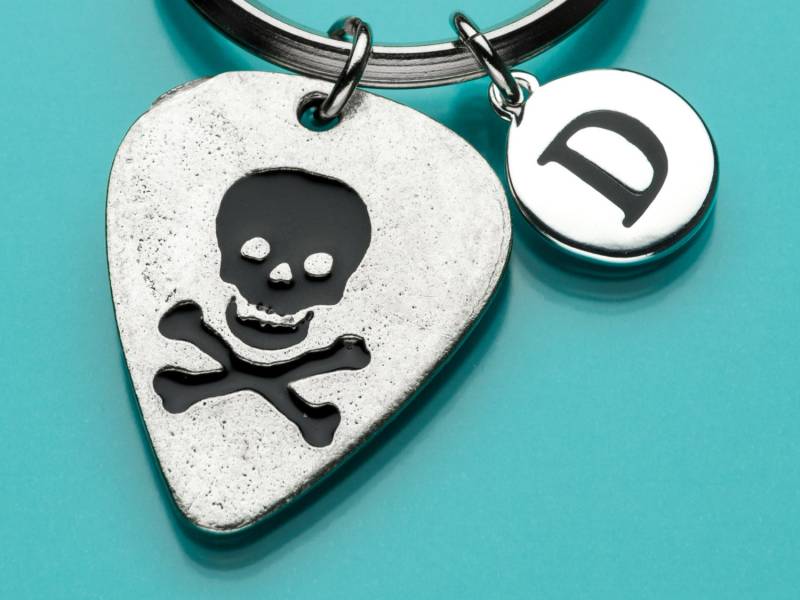 Skull & Crossbones Guitar Pick Keychain, Schlüsselring, Anfängliche Personalisierte Schlüsselanhänger, Benutzerdefinierte Charme 327 von promisemeeverything2