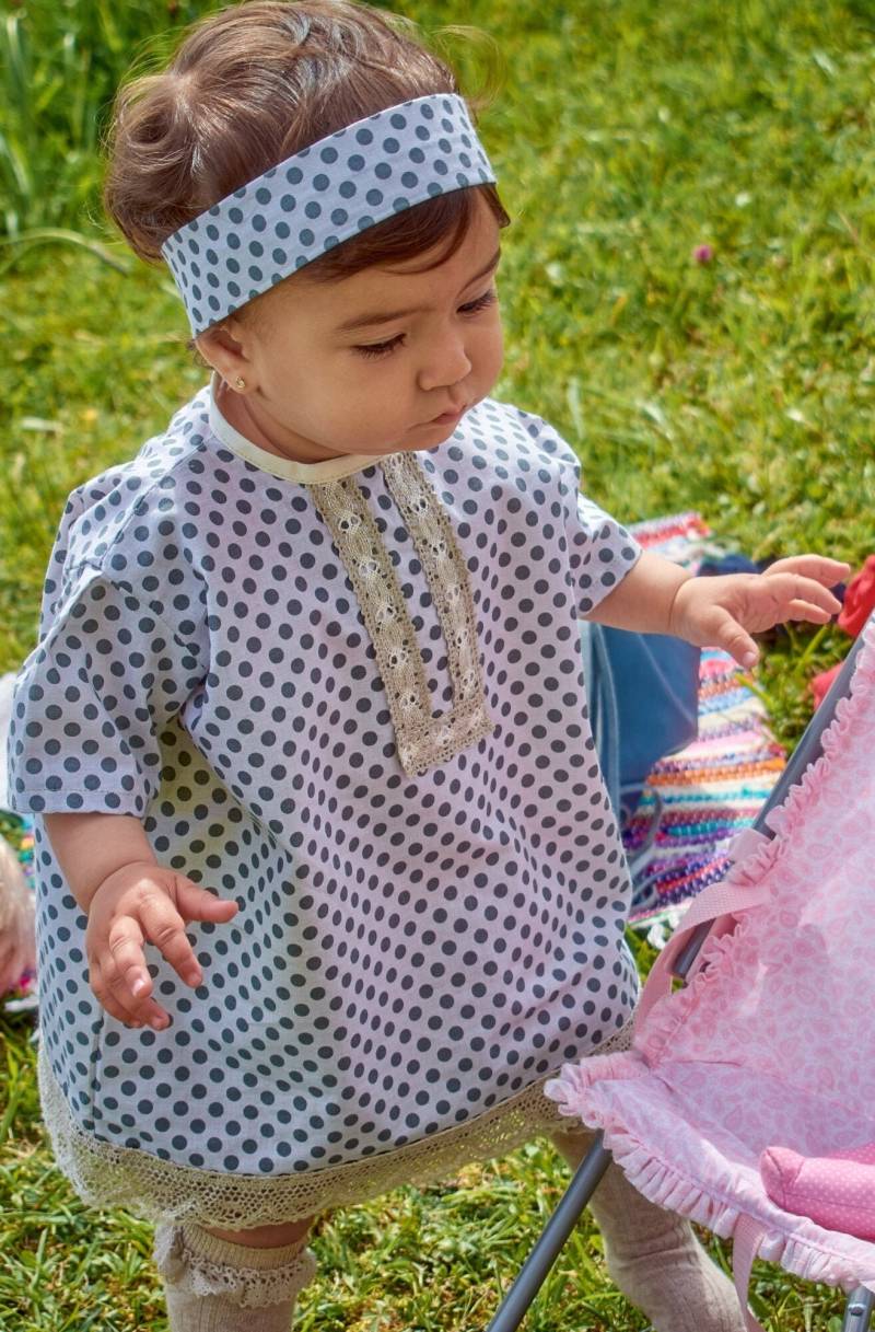 Mädchenkleid, Elegantes Schlichtes Batist-Mädchenkleid, Gepunktetes Mädchen-Sommerkleid von puntoYbies