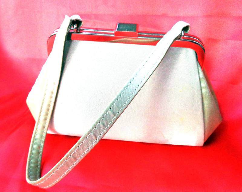 Vintage Zwei Ton Silber Weiß Satin-Wie Handtasche Abend Tasche Braut Tragen Mit Verschluss Und Slip Pocket von puranco