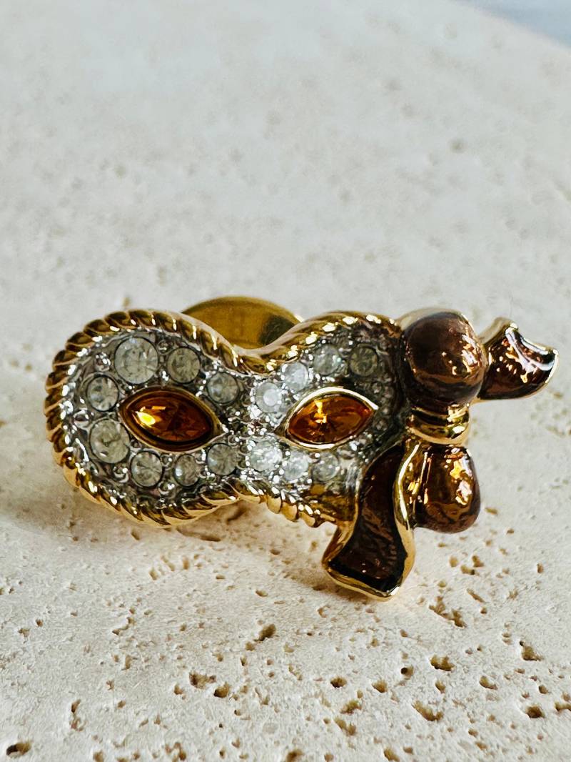 Signierte Swarovski Karnevalsmaske Anstecker Mit Orangen Kristall Augen Und Oranger Schleife von purenami