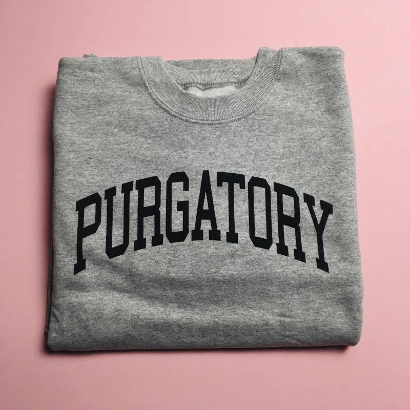 Fegefeuer Rundhalsausschnitt Varsity College Sweatshirt Grau Fegefeuer Rundhalsausschnitt Varsity College Sweatshirt Grau von purgatoryltd