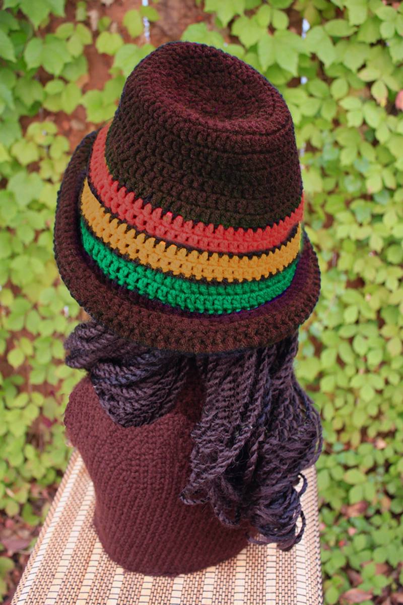 Gehäkelter Fedora Hut, Rollrand, Rasta Colors von purplepartydesigns