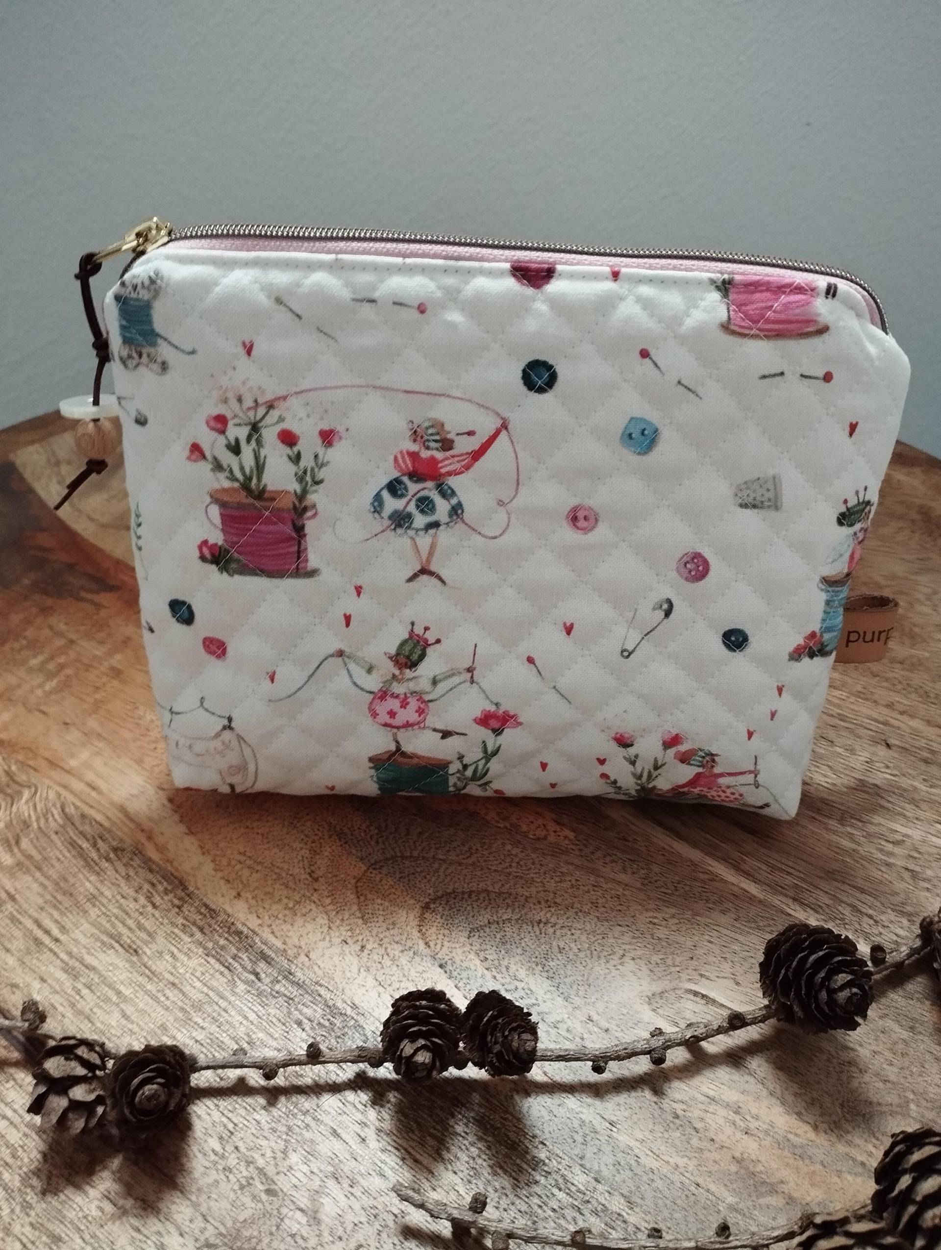 Kosmetiktäschchen , Acufactum "Fadenspiel", Reißverschlusstäschchen Kosmetiktäschchen , Acufactum "Fadenspiel", Reißverschlusstäschchen von purpurlotti