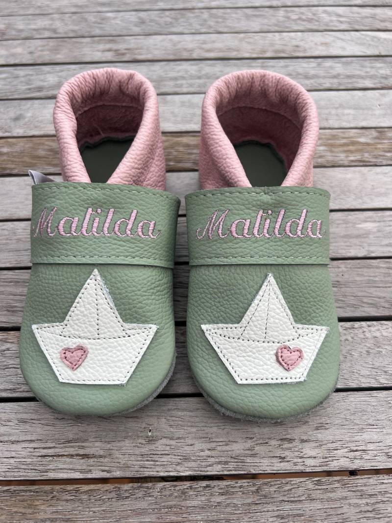 Lederpuschen, Krabbelschuhe Faltboot Mint/Rosa + Herz von puschenpowerShop