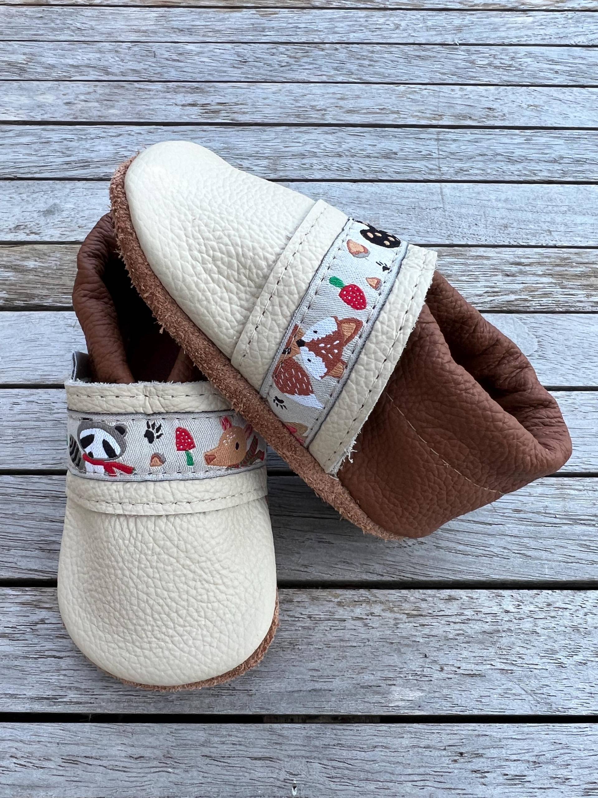 Lederpuschen, Krabbelschuhe Uni Beige/Haselnuss + Webband | Auch Andere Varianten Möglich von puschenpowerShop