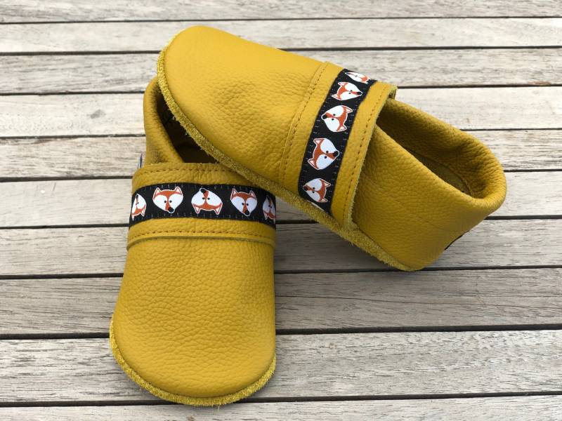 Lederpuschen, Krabbelschuhe Uni Currygelb + Webband Fuchs | Auch in Anderen Farben Mit Anderem Zu Bestellen von puschenpowerShop