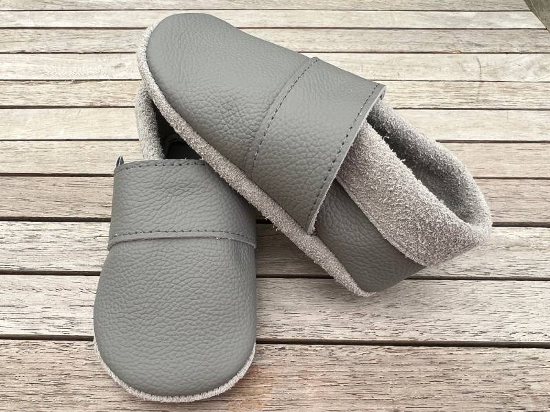 Lederpuschen, Krabbelschuhe Uni Dunkelgrau | Auch Andere Farbkombinationen Möglich von puschenpowerShop