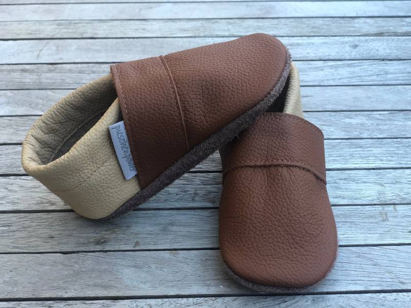 Lederpuschen, Krabbelschuhe Uni Haselnuss/Ocker | Auch Andere Farbkombinationen Möglich von puschenpowerShop