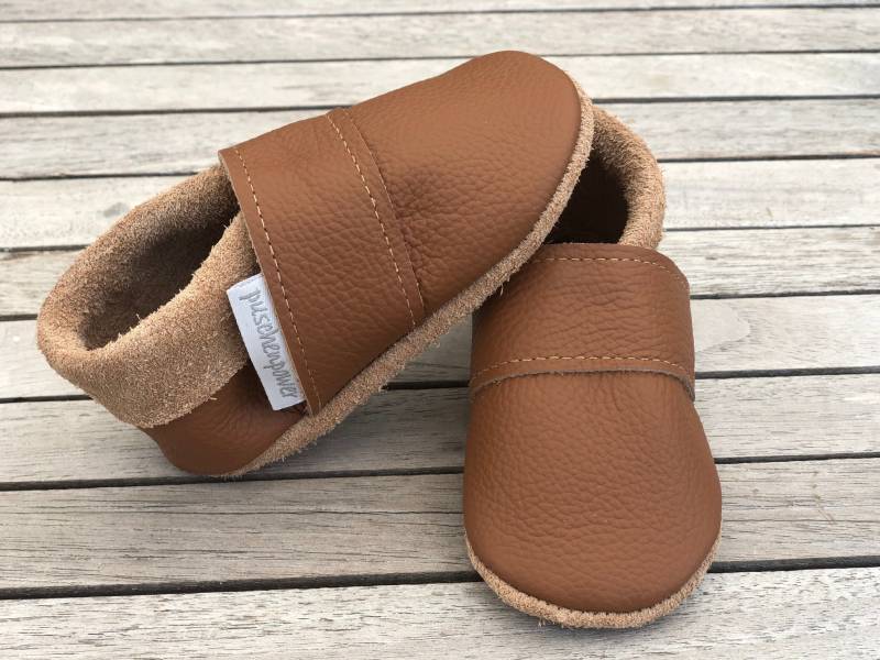 Lederpuschen, Krabbelschuhe Uni Haselnuss | Auch Andere Farbkombinationen Möglich von puschenpowerShop