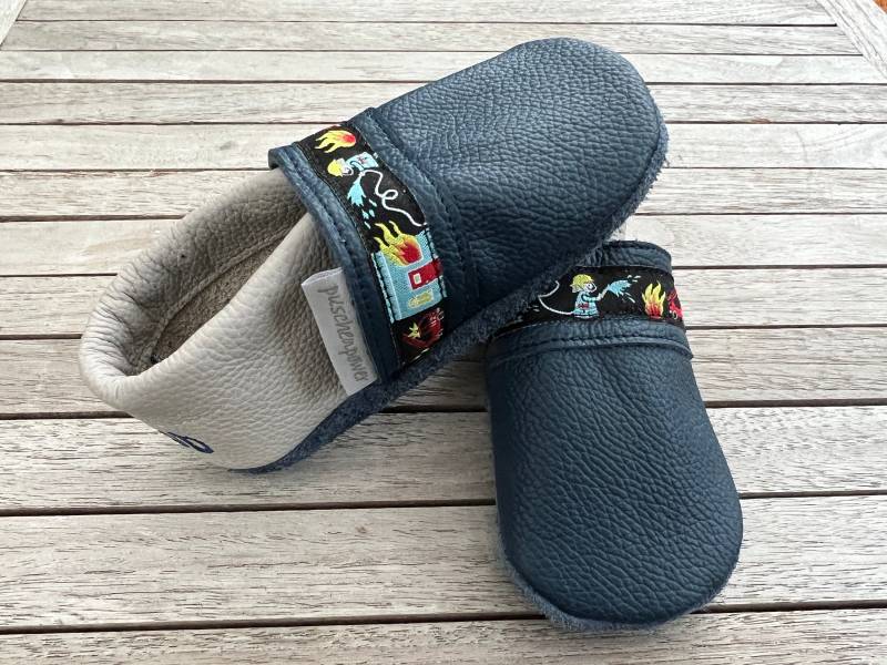Lederpuschen, Krabbelschuhe Uni Marine /Hellgrau + Webband von puschenpowerShop