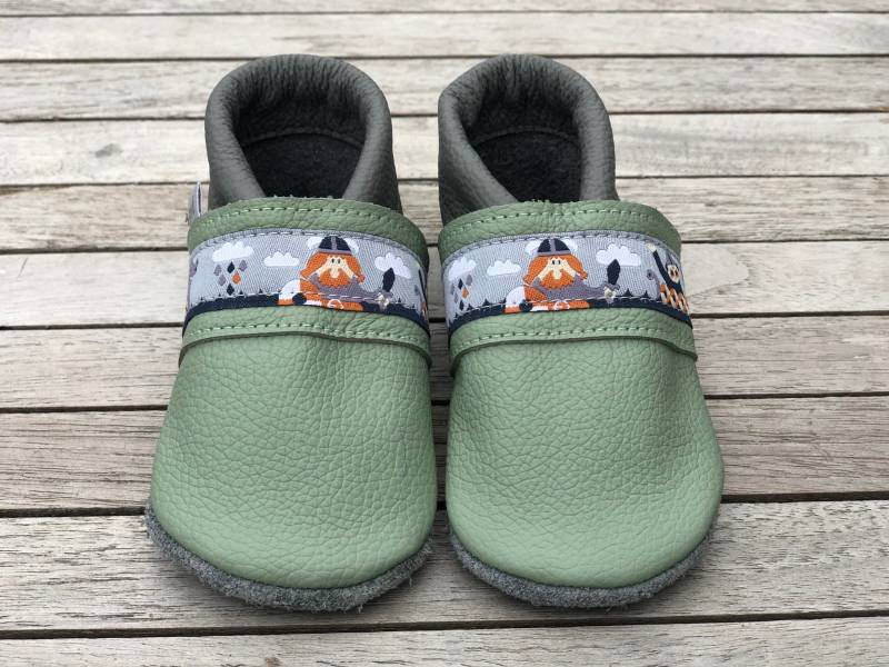 Lederpuschen, Krabbelschuhe Uni Mint/Dunkelgrau + Webband Wikinger | Auch in Anderen Farben Mit Anderem Zu Bestellen von puschenpowerShop