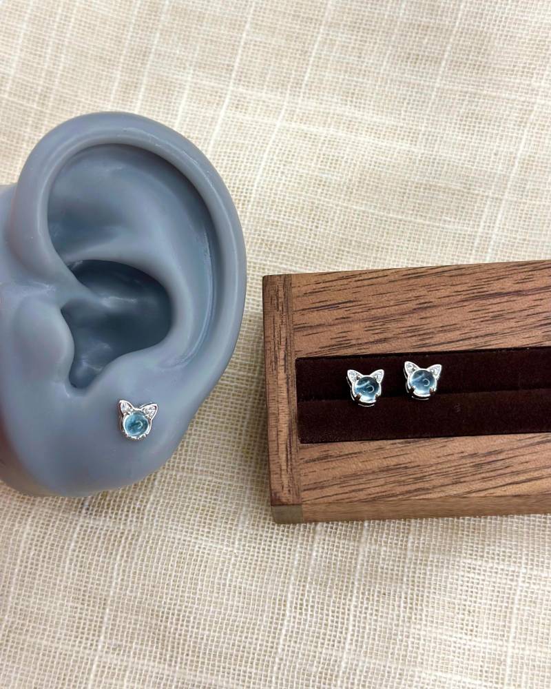 Cute Cat Ear Studs With Blue Stone - Silver Earrings For Lovers, Playful Jewelry Cute Cat Ear Studs With Blue Stone - Silver Earrings For Lovers, Playful Jewelry von qickimickiDE