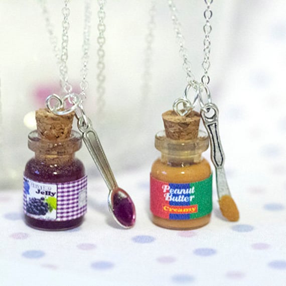 Miniatur Bff Erdnussbutter Grape Jelly Jar Halskette Set Mit Messer Und Löffel - Bester Freund Für Immer von qminishop