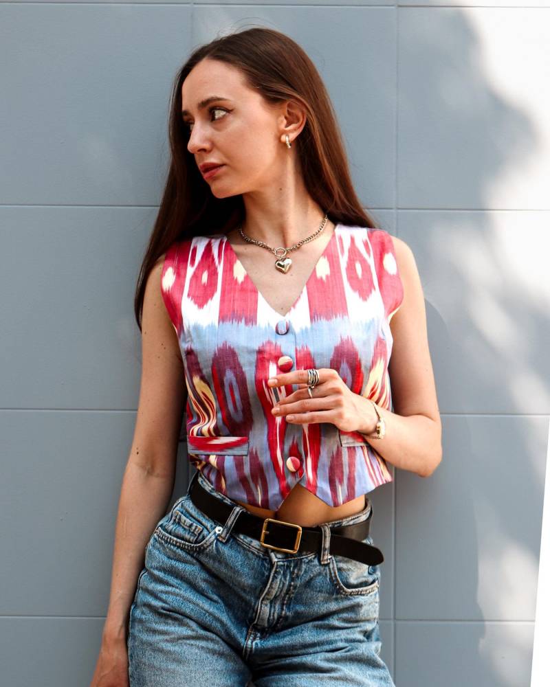 Handmade Cotton Ikat Vest | Uzbek Waistcoat Boho Style One-Of-A-Kind Artisan Piece Cornflower Blue & Red Size S/M von qoqonlabel