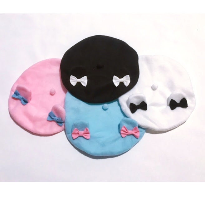 Bär Baskenmütze | Pastell Kei Accessoires, Kawaii Hut, Fairycore Hut, Blue Beret, Bow Beret, Pink Beret, Bärenhut, Pastell Beret, Fairykei Hut Bär Baskenmütze | Pastell Kei Accessoires, Kawaii Hut, Fairycore Hut, Blue Beret, Bow Beret, Pink Beret, Bärenhut, Pastell Beret, Fairykei Hut von qtpill