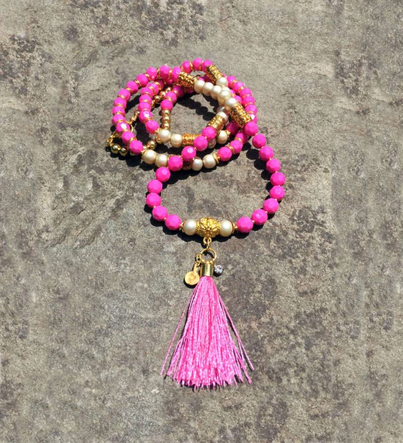 Boho Quaste Anhänger - Hübsche Rosa Perlen Pearlized Perlen Facettierten Harzperlen Mit Gold Metall-Hardware Boho Quaste Anhänger - Hübsche Rosa Perlen Pearlized Perlen Facettierten Harzperlen Mit Gold Metall-Hardware von quambydesigns