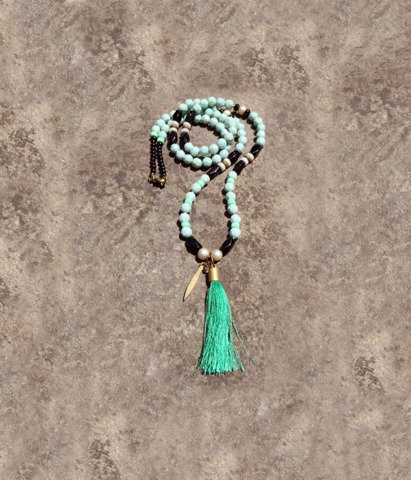 Boho Quaste Anhänger - Seladon Facettierten Onyx Rohr Perlen, Seladon Harz Mit Messing Charme Und Gegossen Metall Perlenkette Boho Quaste Anhänger - Seladon Facettierten Onyx Rohr Perlen, Seladon Harz Mit Messing Charme Und Gegossen Metall Perlenkette von quambydesigns