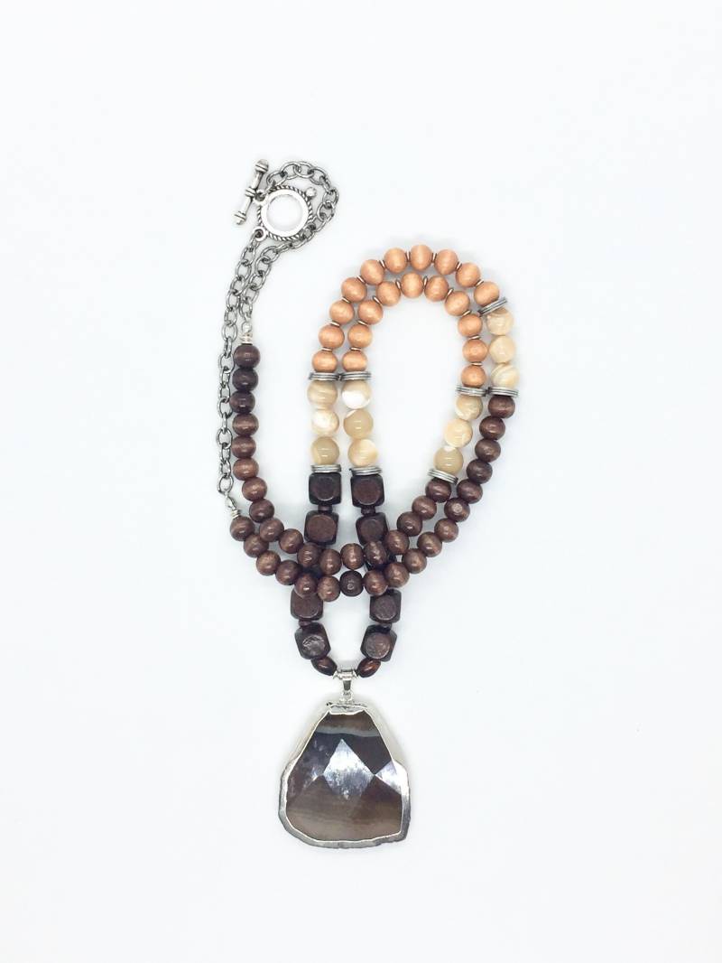 Botswana Achat Perlenkette Mit Perlmuttperlen Botswana Achat Perlenkette Mit Perlmuttperlen von quambydesigns