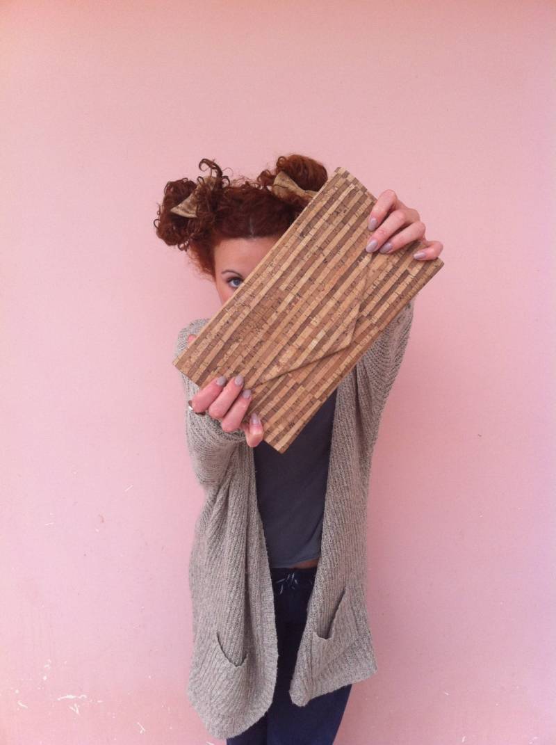 Clutch Geldbörse-Kork Clutch-Braune Streifen-Umweltfreundliche Geldbörse-Vegan Tasche-Handgemachte Tasche-Geschenk Für Sie-Vegan Geschenk-Kork von queserabags