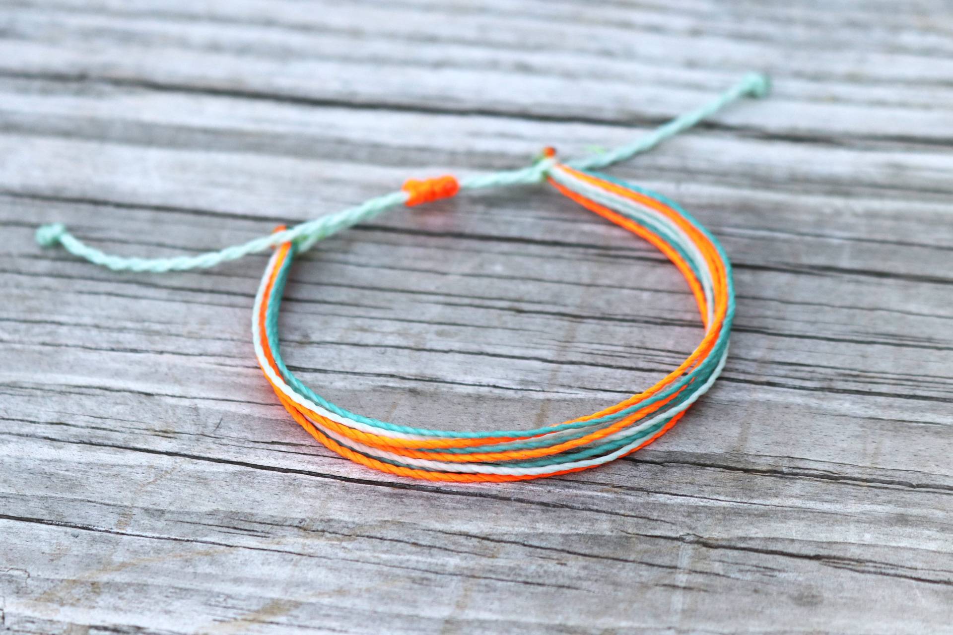 Benutzerdefinierte Multicolor String Armband/Buntes Wasserdichtes Stapeln Sommer Verstellbares Surfer Wählen Sie Ihre Farbe Benutzerdefinierte Multicolor String Armband/Buntes Wasserdichtes Stapeln Sommer Verstellbares Surfer Wählen Sie Ihre Farbe von qwelqwel