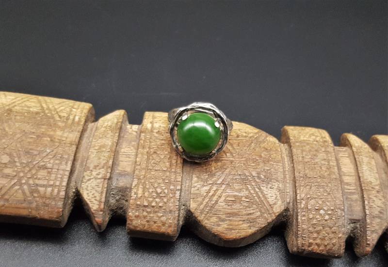 Vintage Silber Ring Mit Schöne Grüne Jade Cacochon von rabahvintage
