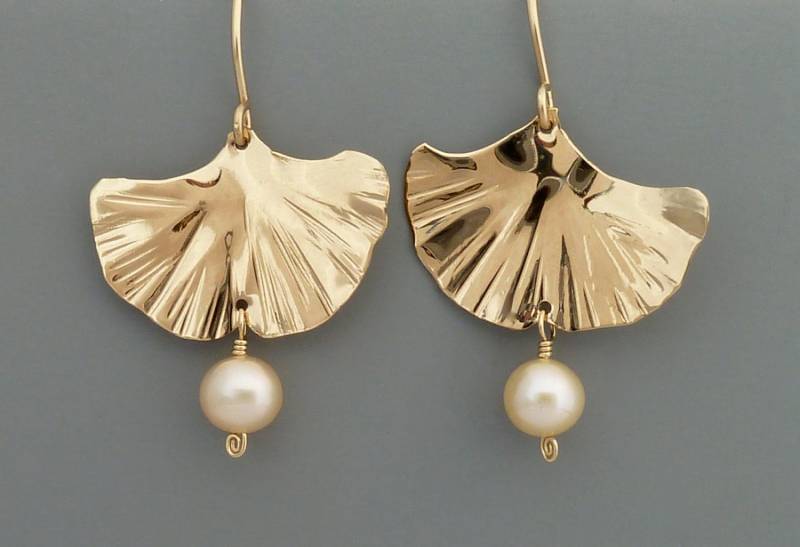 14K Gold Filled Ginkgo Blatt Ohrringe Mit Pfirsich Perlen, Ohrringe, Perle, Handgemachter Schmuck Von Rachel Wilder 14K Gold Filled Ginkgo Blatt Ohrringe Mit Pfirsich Perlen, Ohrringe, Perle, Handgemachter Schmuck Von Rachel Wilder von rachelwilder
