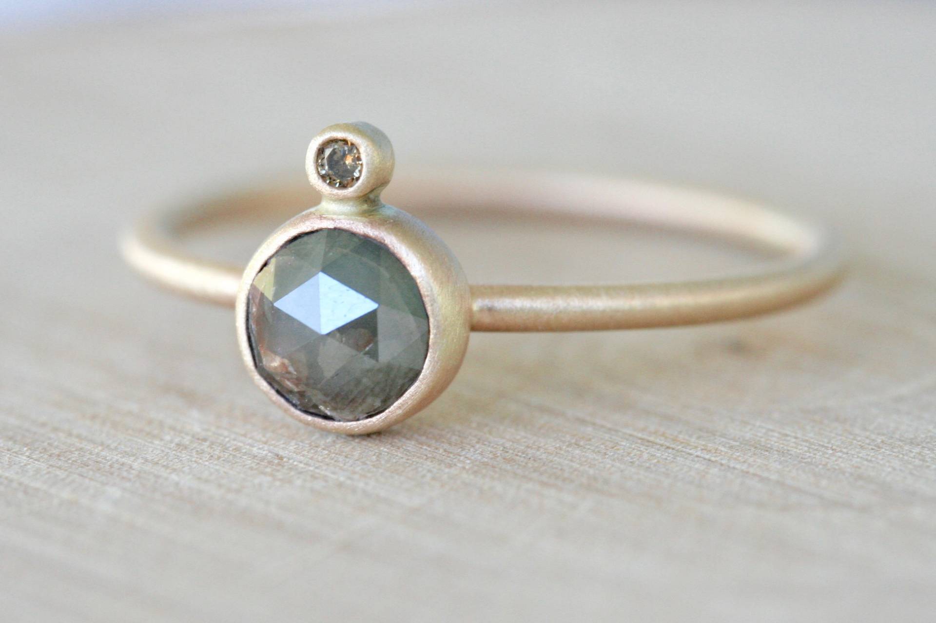Diamant Mit Rosenschliff, Braun Grauer Verlobungsring Aus 14 Karat Gold, Schokoladendiamant Akzent, Rachel Wilder von rachelwilder