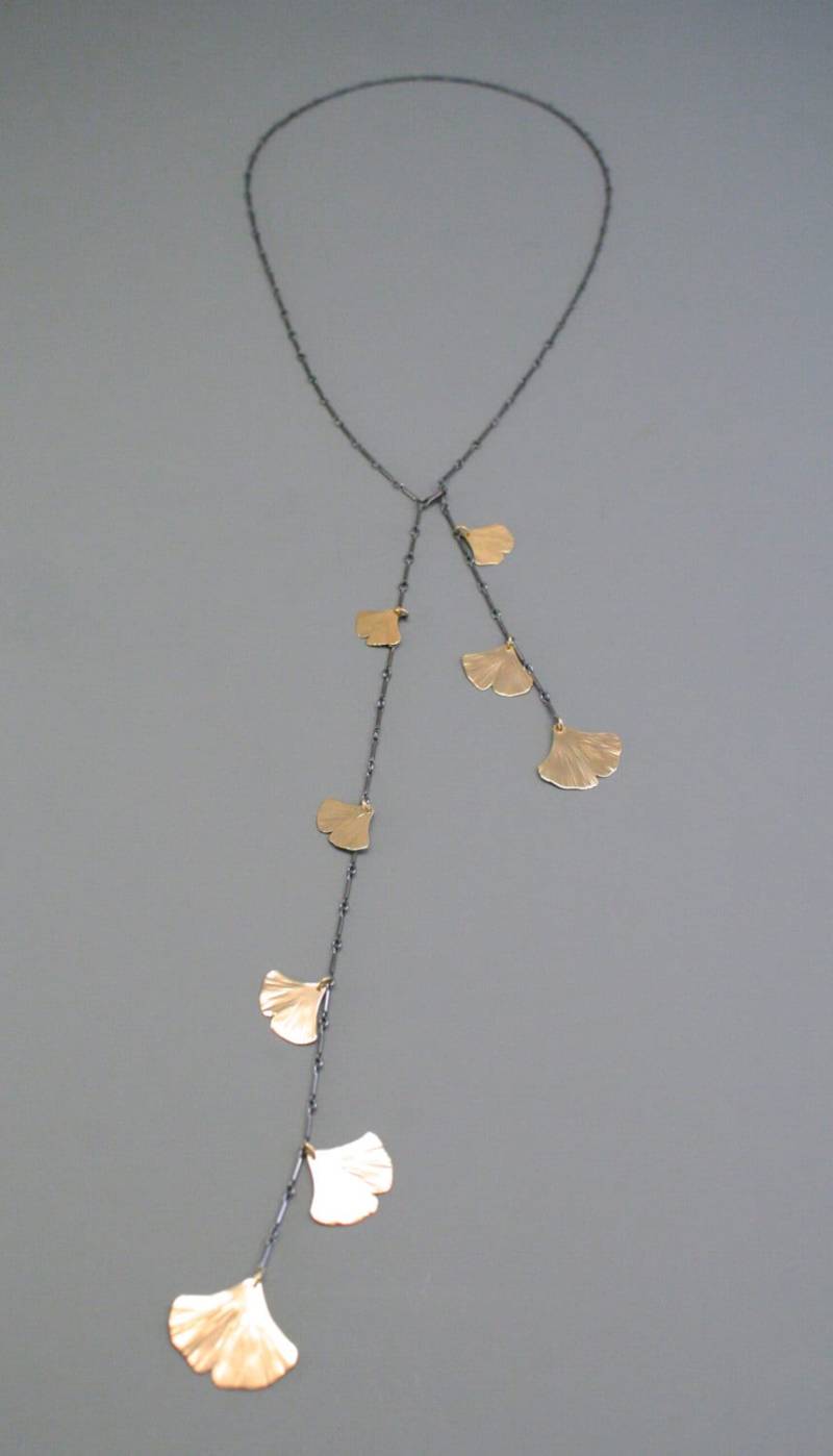 Ginkgo Blatt Gemischte Metall Halskette, Lariat-Stil Halskette in Sterling Silber Und Gold Gefüllt, Rachel Wilder Handgemachter Schmuck Ginkgo Blatt Gemischte Metall Halskette, Lariat-Stil Halskette in Sterling Silber Und Gold Gefüllt, Rachel Wilder Handgemachter Schmuck von rachelwilder