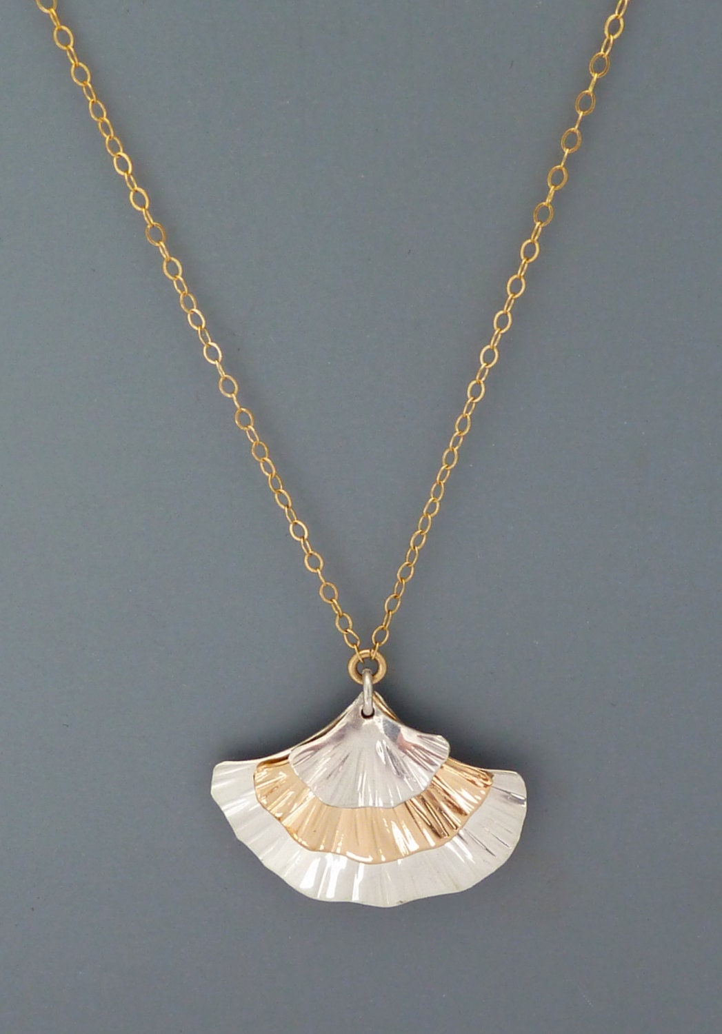 Ginkgo Blatt Halskette Gemischt Metall Sterling Silber Und Gold Filled Dreifach Blatt, Mit Drei Blättern, Rachel Wilder Handmade Schmuck von rachelwilder