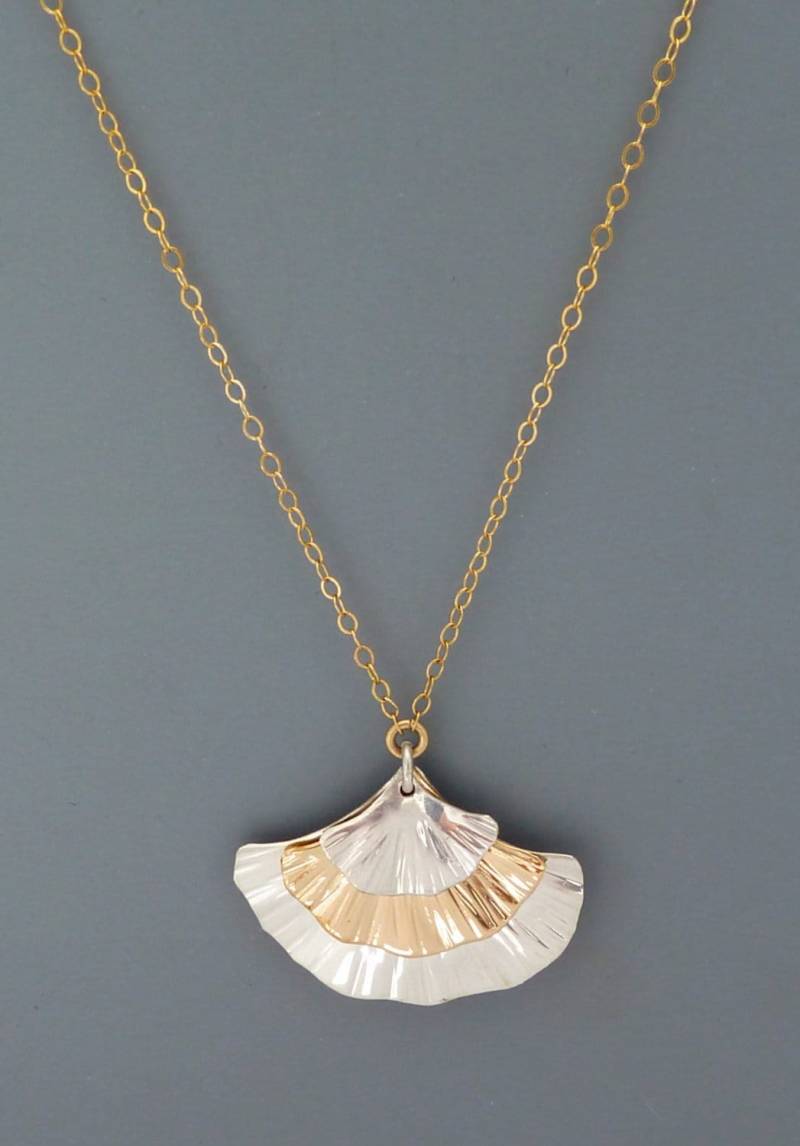 Ginkgo Blatt Halskette Gemischt Metall Sterling Silber Und Gold Filled Dreifach Blatt, Mit Drei Blättern, Rachel Wilder Handmade Schmuck Ginkgo Blatt Halskette Gemischt Metall Sterling Silber Und Gold Filled Dreifach Blatt, Mit Drei Blättern, Rachel Wilder Handmade Schmuck von rachelwilder