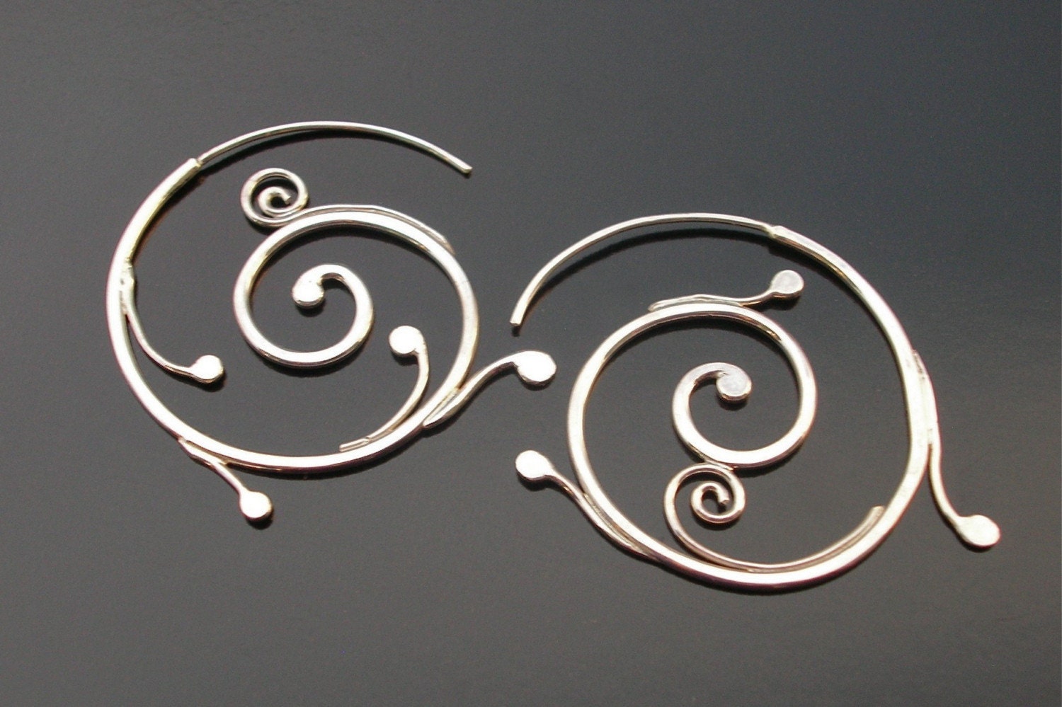 Große Sterling Silber Spiralfaden Ohrringe, Rachel Wilder Handgemachter Schmuck von rachelwilder